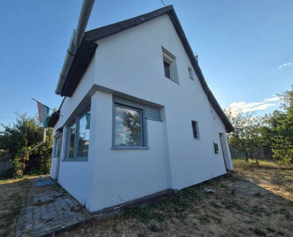 Eladó családi ház, Szigetszentmiklóson 29.9 M Ft, 2 szobás
