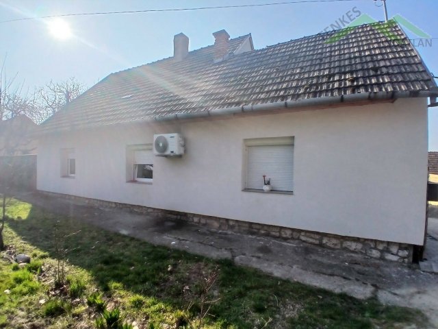 Eladó családi ház, Siklóson 54.311 M Ft, 3 szobás