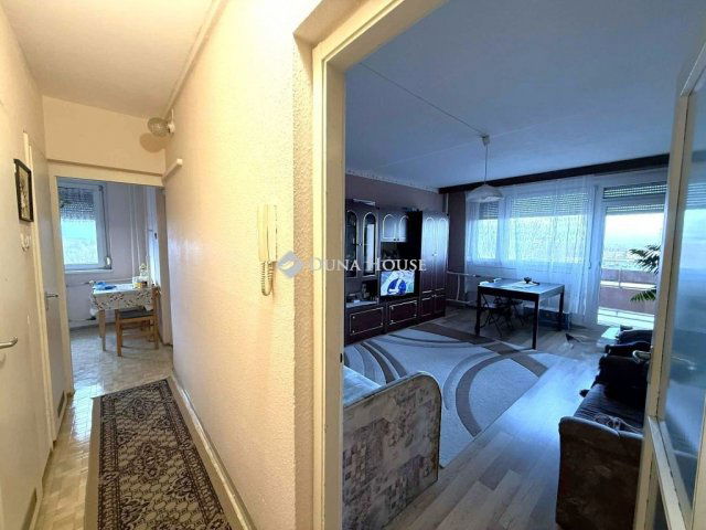 Eladó panellakás, Kiskunhalason 26.9 M Ft, 2 szobás