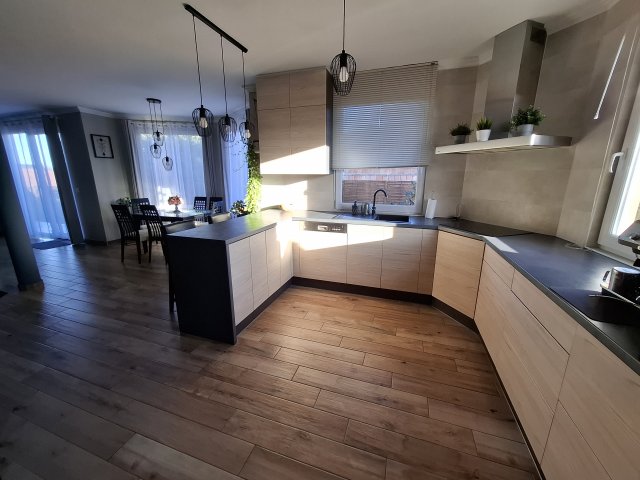 Eladó családi ház, Mendén, Péceli utcában 128 M Ft, 5 szobás