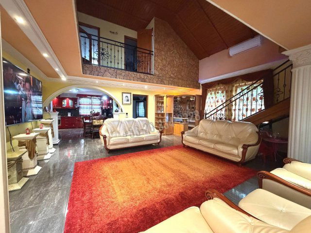 Eladó családi ház, Gödöllőn 205 M Ft, 7 szobás