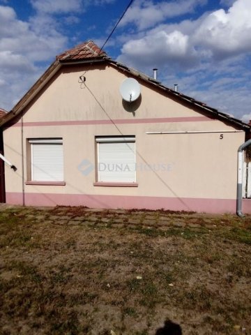 Eladó családi ház, Madarason 3.99 M Ft, 2 szobás