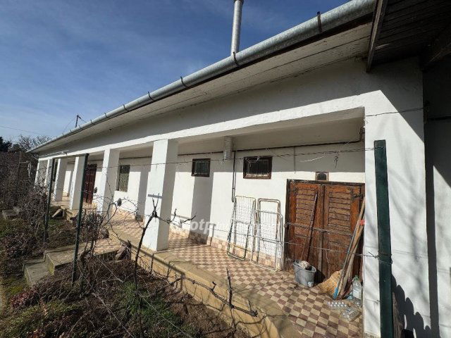 Eladó családi ház, Tiszaderzsen 28 M Ft, 3+2 szobás