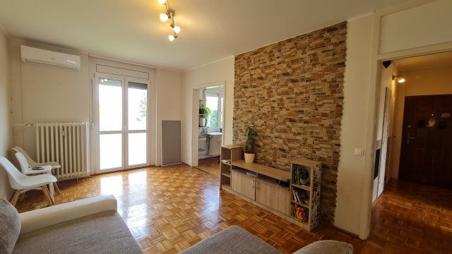 Eladó panellakás, Dunaújvárosban 35.9 M Ft, 1+3 szobás