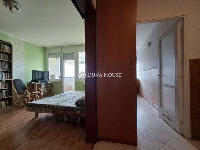 Eladó panellakás, Karcagon 23.5 M Ft, 2 szobás