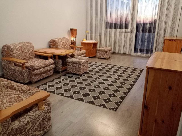 Kiadó panellakás, albérlet, Debrecenben, Civis utcában, 2 szobás