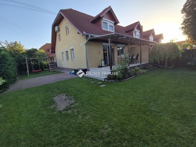 Eladó téglalakás, Dunaharasztin 120 M Ft, 4 szobás
