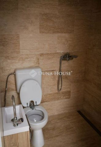 Eladó családi ház, Pécsett 49.9 M Ft, 2 szobás