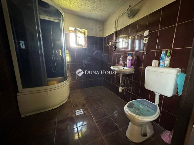 Eladó családi ház, Dunavecsén, Somogyi Béla utcában 15.8 M Ft