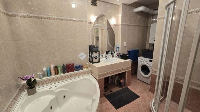 Eladó téglalakás, Szegeden 81.7 M Ft, 3 szobás