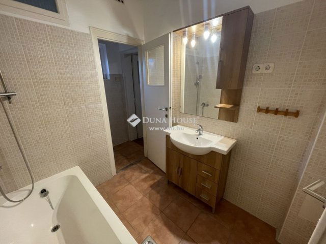 Eladó családi ház, Kecskeméten 89 M Ft, 4 szobás