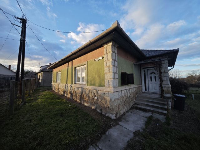 Eladó családi ház, Tiszalökön 12.5 M Ft, 2 szobás