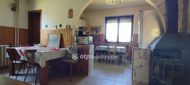 Eladó családi ház, Celldömölkön 35 M Ft, 5 szobás