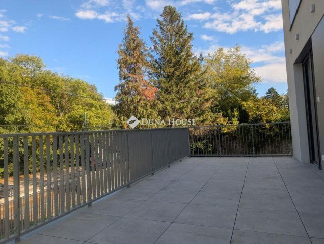 Eladó családi ház, Budapesten, II. kerületben 447.2 M Ft