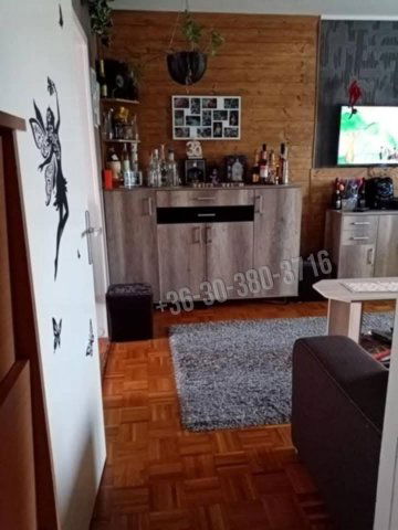 Eladó panellakás, Dunaújvárosban 33.9 M Ft, 1+3 szobás