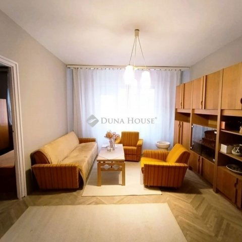 Eladó téglalakás, Szegeden 49.9 M Ft, 2 szobás