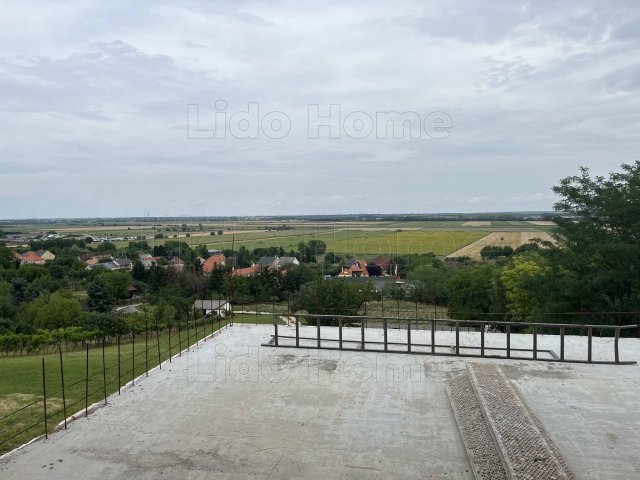 Eladó családi ház, Győrújbaráton 205 M Ft, 4 szobás