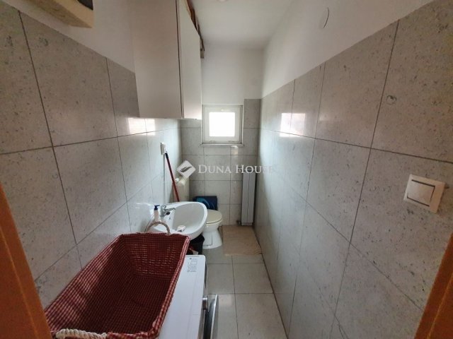 Eladó téglalakás, Vácon 85 M Ft, 2 szobás