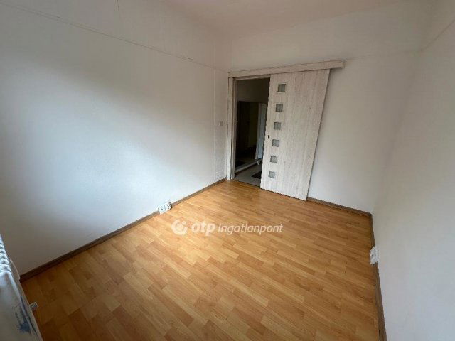 Eladó panellakás, Nyíregyházán 55 M Ft, 1+2 szobás