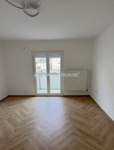 Kiadó panellakás, albérlet, Pécsett, Építők útján, 2 szobás