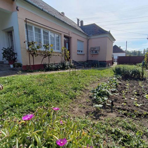 Eladó családi ház, Tótszerdahelyen 27.9 M Ft, 4 szobás