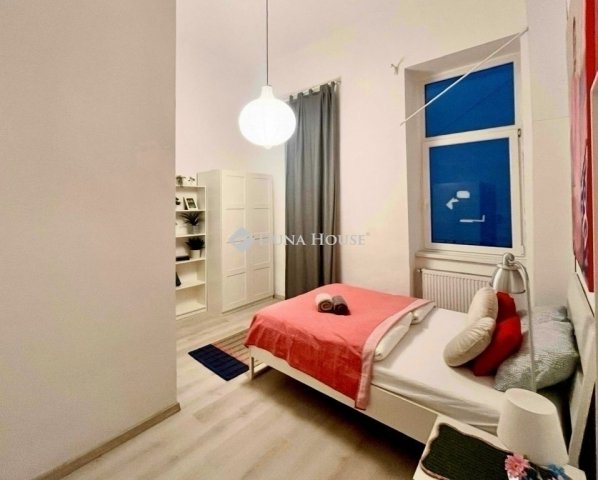 Eladó téglalakás, Budapesten, VI. kerületben 150 M Ft, 4 szobás