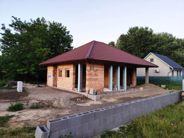 Eladó családi ház, Velencén 89.9 M Ft, 4 szobás