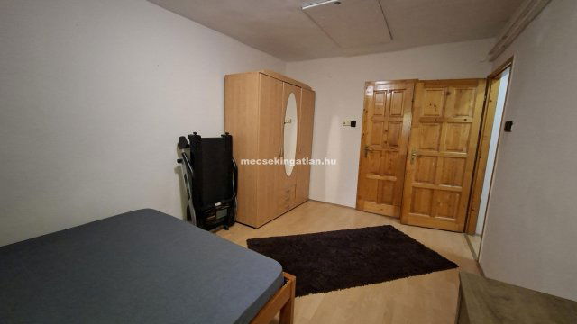 Kiadó téglalakás, albérlet, Pécsett 140 E Ft / hó, 1 szobás