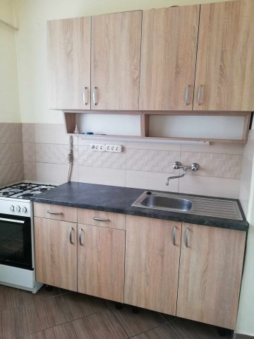 Kiadó téglalakás, albérlet, Szolnokon 125 E Ft / hó, 2 szobás