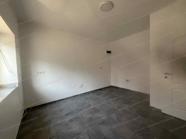 Eladó üzlethelyiség, Tatabányán 11 M Ft, 1 szobás