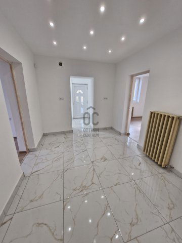Eladó családi ház, Újszászon 18 M Ft, 2 szobás