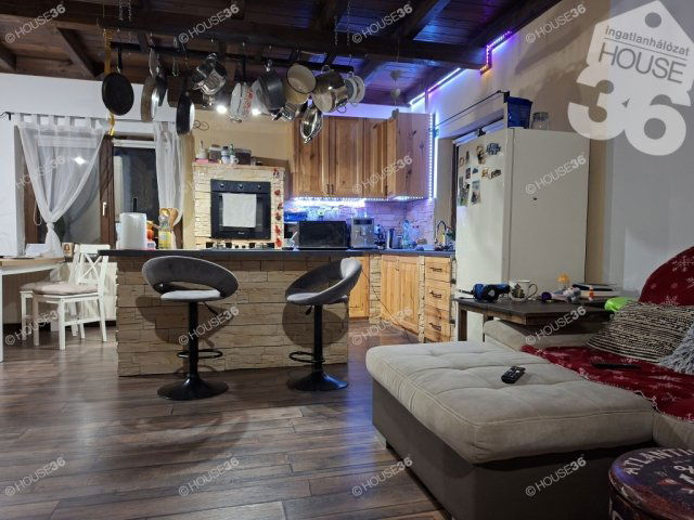 Eladó családi ház, Kiskunfélegyházán 35 M Ft, 5 szobás