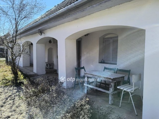 Eladó családi ház, Pápasalamonon 49.9 M Ft, 4 szobás