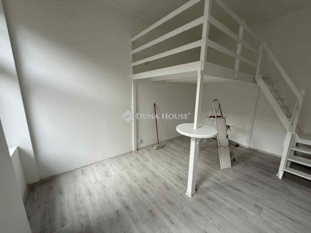 Eladó téglalakás, Budapesten, VI. kerületben 44.99 M Ft