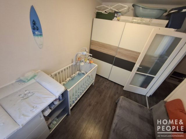 Eladó téglalakás, Szegeden 64 M Ft, 3 szobás