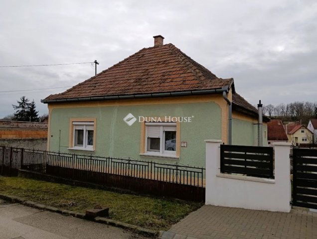 Eladó családi ház, Bajnán, Klapka György utcában 39.9 M Ft