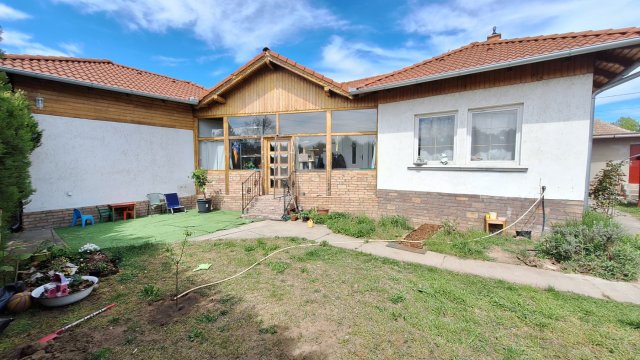 Eladó családi ház, Gödöllőn 119 M Ft, 6 szobás