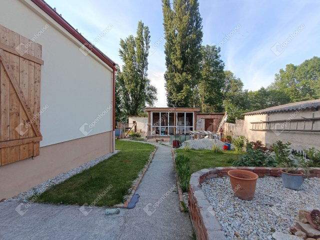 Eladó családi ház, Fertőbozon 115 M Ft, 5 szobás