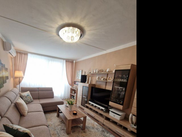 Eladó panellakás, Pécsett 63 M Ft, 3 szobás