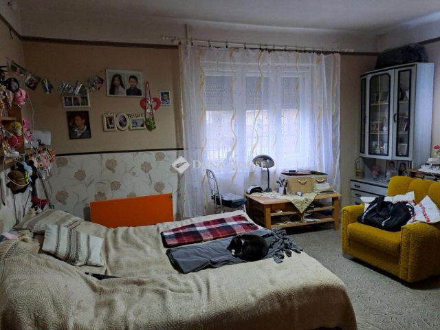 Eladó családi ház, Kisszálláson 10.2 M Ft, 3 szobás