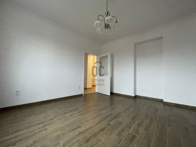 Eladó téglalakás, Gyöngyösön 30 M Ft, 1 szobás