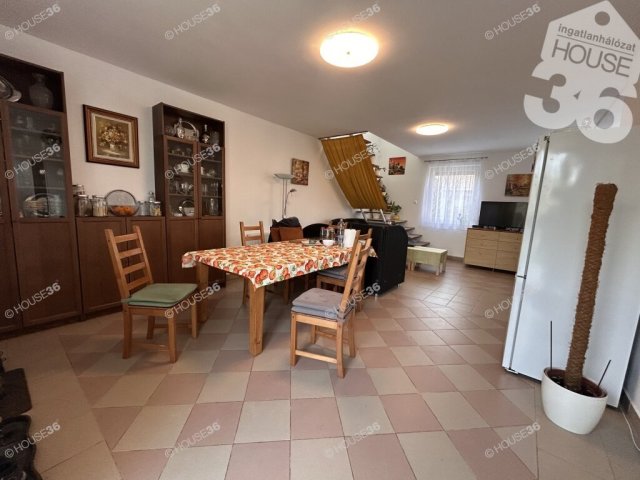 Eladó nyaraló, Cserkeszőlőn 64 M Ft, 4 szobás