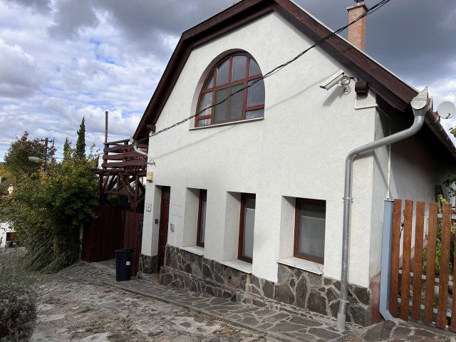 Eladó családi ház, Esztergomban 89.5 M Ft, 5 szobás