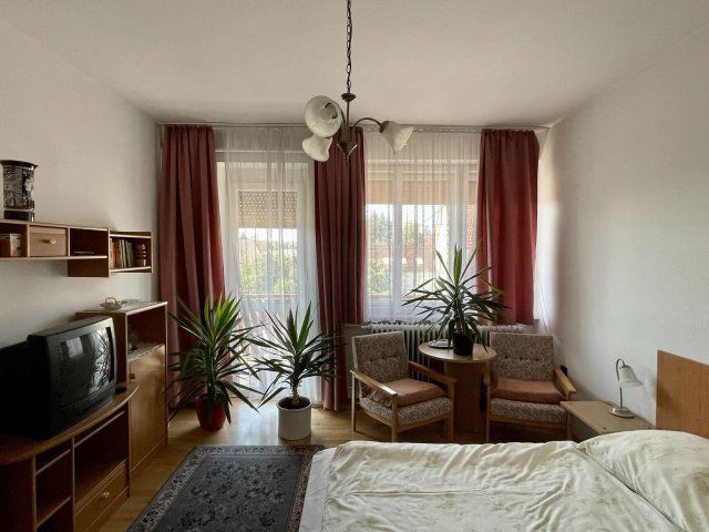 Eladó családi ház, Hévízen 99 M Ft, 7 szobás
