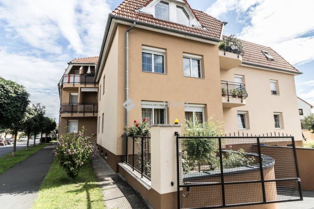 Eladó téglalakás, Szombathelyen, Juhász Gyula utcában 59.9 M Ft