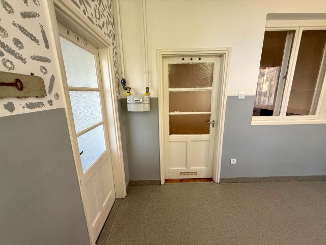 Eladó családi ház, Móron 34.4 M Ft, 1 szobás