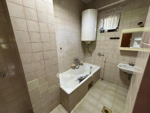 Eladó családi ház, Balsán 41.5 M Ft, 6+1 szobás