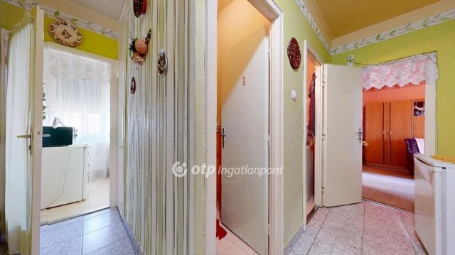 Eladó panellakás, Mátészalkán 30 M Ft, 1+1 szobás