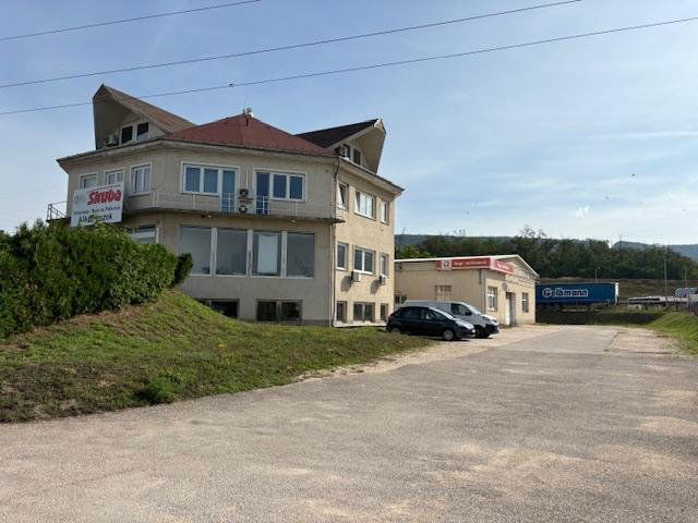 Eladó ipari ingatlan, Vértesszőlősön 425 M Ft, 36 szobás