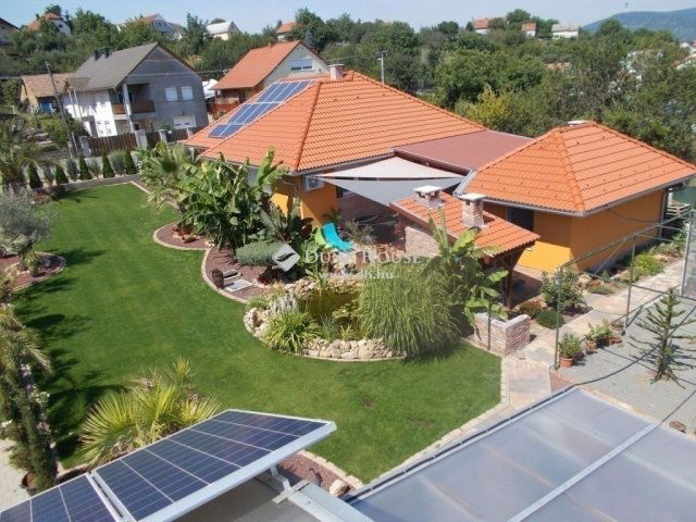 Eladó családi ház, Pécsett 119 M Ft, 4 szobás